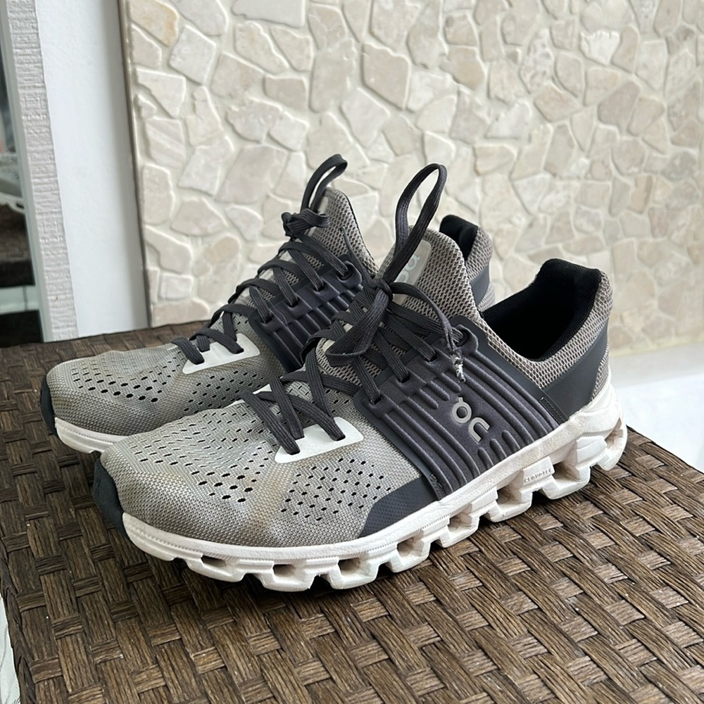 ON RUNNING CLOUDSWIFT SIZE 10